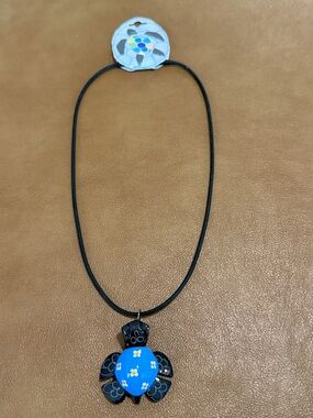 New Marble Daisies Blue Turtle Pendant Necklace for Women.